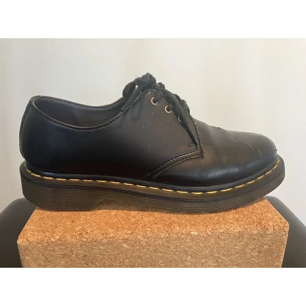 Doc Martens US, Men 6 Ladies 7, Black Vegan Lace-Up Oxford Shoes AW004
